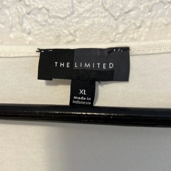 New Limited top with lace - Picture 5 of 7